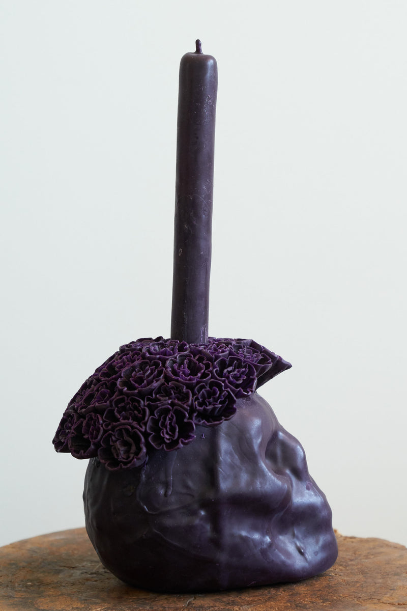 Casa Viviana Skull Candle (Color Eggplant)